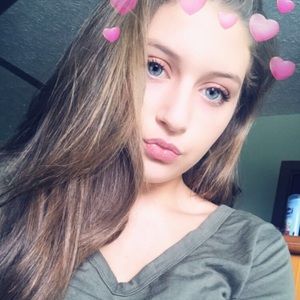 Meet your Posher, Kayla